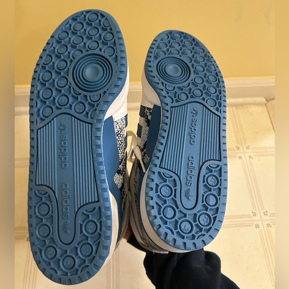 Adidas Originals Forum Mid GX8945 White Blue Women’s Basketball Shoes NWOB - Picture 4 of 6